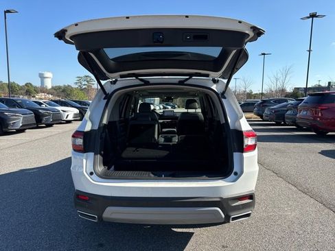 Used 2025 Honda Pilot Elite image 13