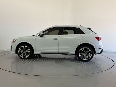 Used 2021 Audi Q3 2.0T Premium w/ Convenience Package AWD/4WD image 2