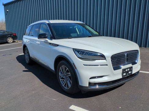 Used 2023 Lincoln Aviator 2WD image 4