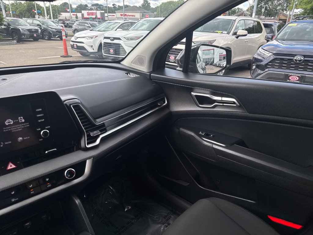 Used 2024 Kia Sportage LX AWD/4WD image 29