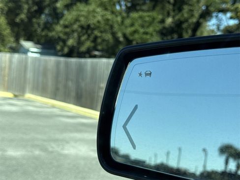 Used 2017 GMC Yukon SLT image 16