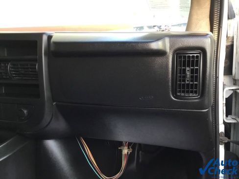 Used 2011 Chevrolet Express 3500 image 27