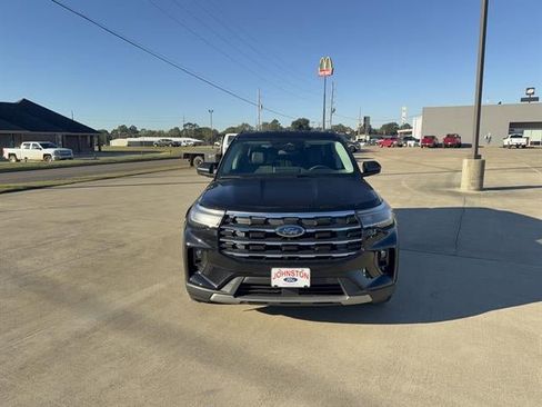 New 2026 Ford Explorer Active w/ Active Comfort Package image 3