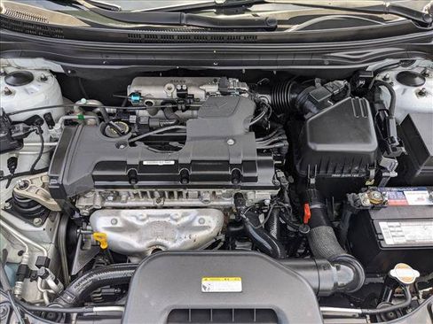Used 2010 Hyundai Elantra GLS FWD image 20