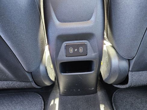 Used 2025 Hyundai Venue SEL image 11