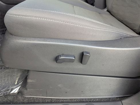 Used 2022 Nissan Frontier SV w/ Technology Package image 11