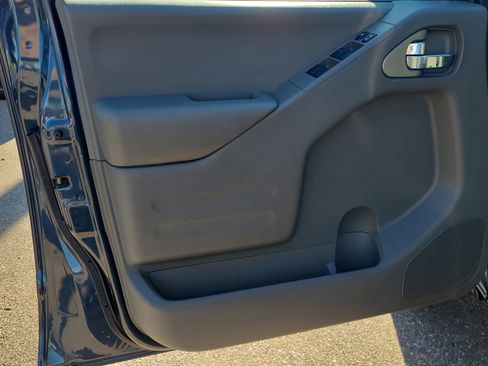 Used 2019 Nissan Frontier SV image 18