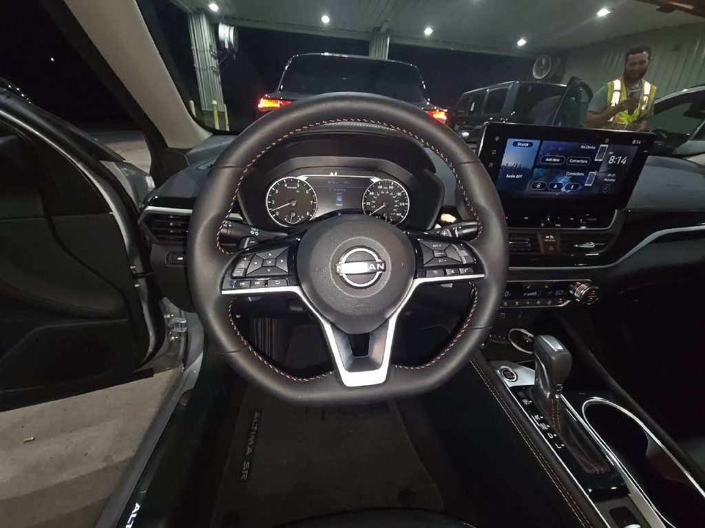 Used 2025 Nissan Altima 2.5 SR w/ SR Premium Package AWD/4WD image 8