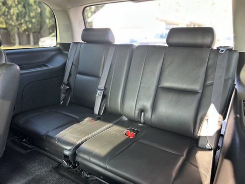 Used 2012 Cadillac Escalade Luxury image 23