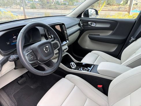Used 2025 Volvo XC40 B5 Ultra AWD/4WD image 20