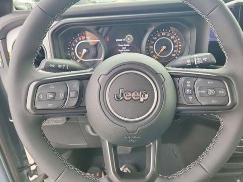 New 2025 Jeep Gladiator Sport AWD/4WD image 10