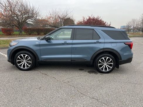 Used 2025 Ford Explorer ST-Line image 6