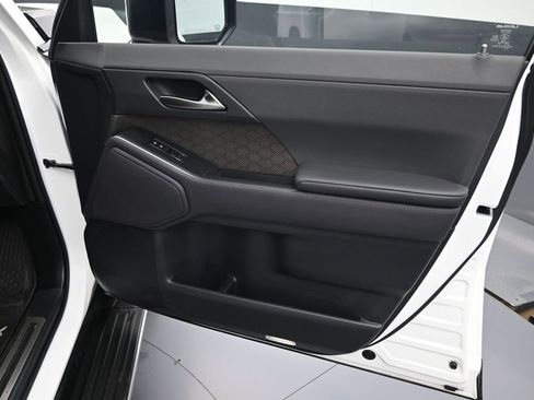 Used 2024 Lexus GX 550 w/ Accessory Package (31) AWD/4WD image 40