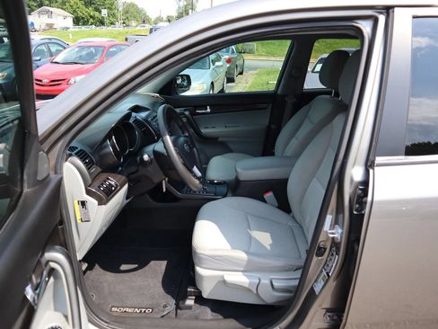 Used 2013 Kia Sorento LX FWD image 9