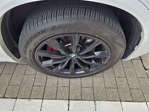 Used 2024 BMW X5 xDrive40i w/ M Sport Package AWD/4WD image 11