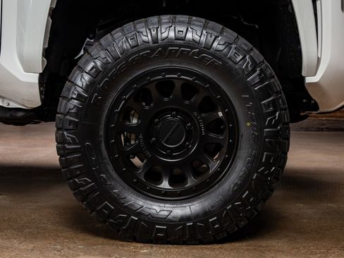 Used 2024 Toyota Tacoma TRD Sport image 12