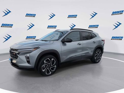 Used 2025 Chevrolet Trax RS w/ Driver Confidence Package image 4