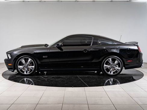 Used 2012 Ford Mustang GT Premium w/ Electronics Pkg RWD image 5