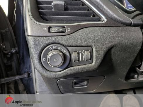 Used 2019 Jeep Cherokee Trailhawk w/ Cold Weather Group AWD/4WD image 29