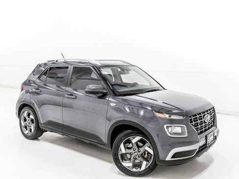 Used 2023 Hyundai Venue SEL FWD image 2