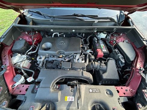 Used 2020 Toyota RAV4 XLE Premium image 11