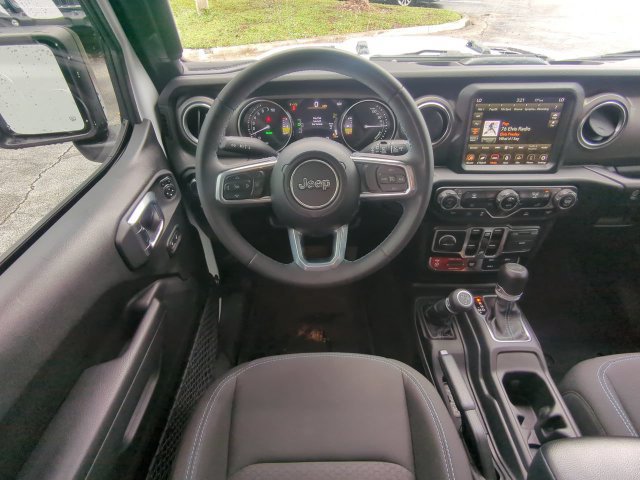 Used 2023 Jeep Wrangler Unlimited Rubicon 4xe AWD/4WD image 17