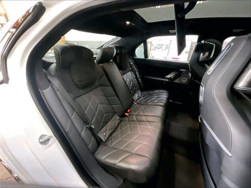 Used 2023 BMW i7 xDrive60 w/ Executive Package 2 AWD/4WD image 30