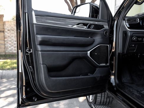 Used 2022 Jeep Wagoneer Series III w/ Premium Group I image 53