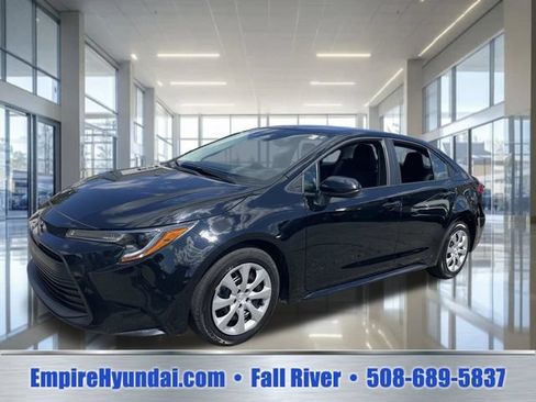 Used 2025 Toyota Corolla LE FWD image 1