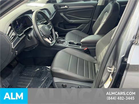 Used 2023 Volkswagen Jetta SE image 11