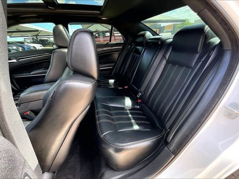 Used 2018 Chrysler 300 S w/ 300S Premium Group RWD image 20