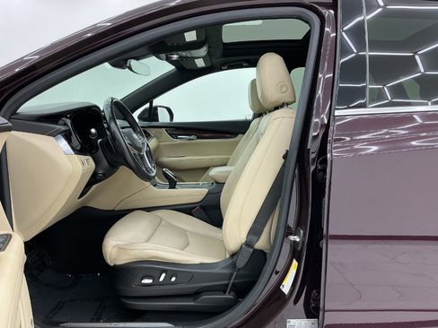 Used 2018 Cadillac XT5 Luxury w/ Driver Awareness Package FWD image 14