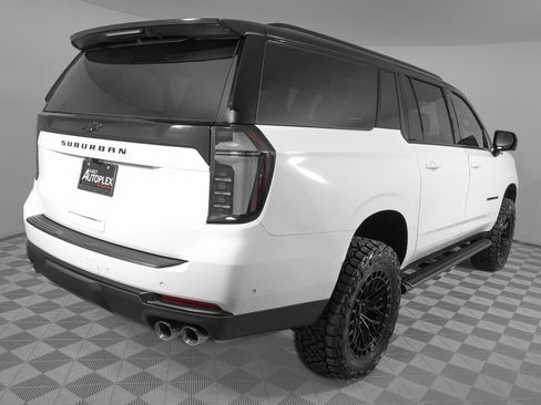 Used 2026 Chevrolet Suburban Z71 w/ Comfort Package image 6