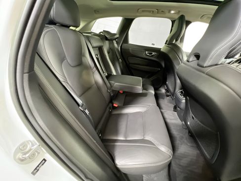 Used 2022 Volvo XC60 B5 Inscription w/ Protection Package Premier image 27
