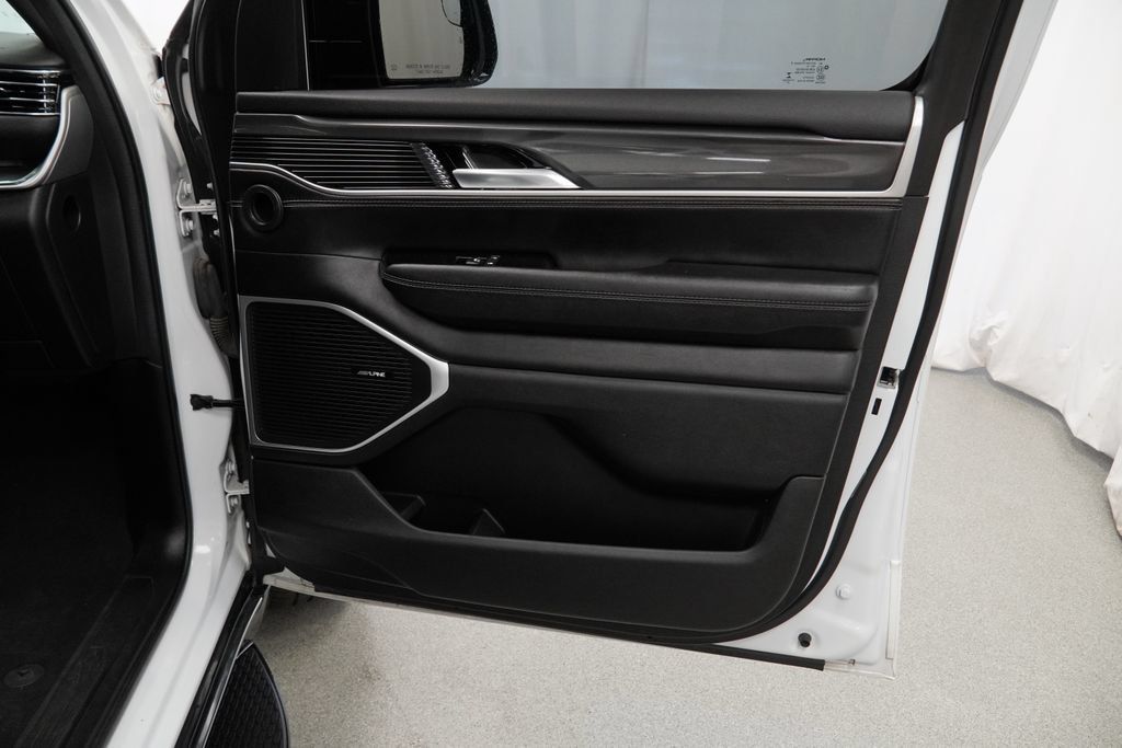 Used 2023 Jeep Wagoneer 4WD w/ Premium Group I image 40