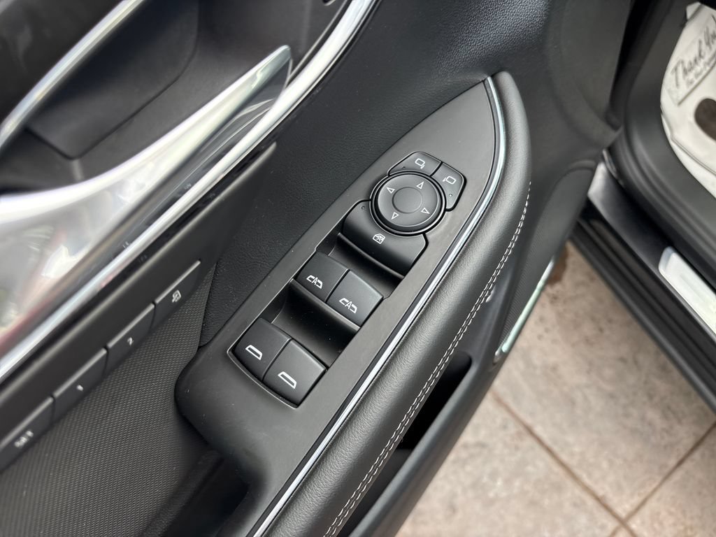 Used 2025 Buick Envision Preferred AWD/4WD image 25