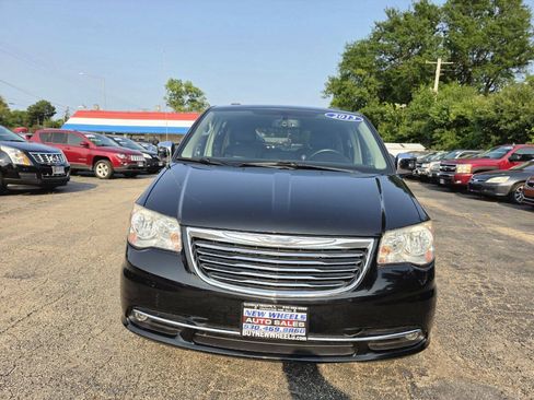 Used 2013 Chrysler Town & Country Touring-L w/ Entertainment Group #2 FWD image 4