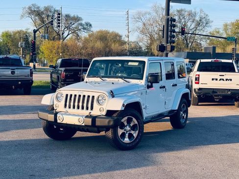 Used 2018 Jeep Wrangler Unlimited Sahara w/ Connectivity Group AWD/4WD image 2