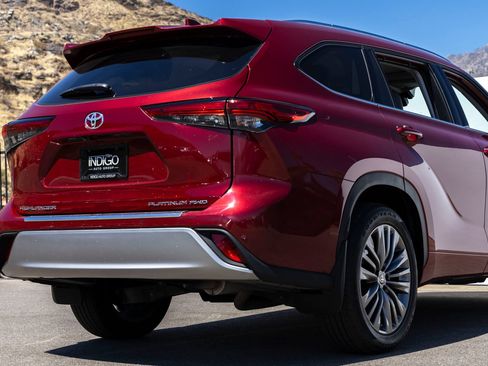 Used 2020 Toyota Highlander Platinum AWD/4WD image 11