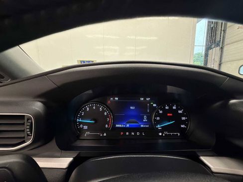 Used 2023 Ford Explorer XLT w/ Equipment Group 202A AWD/4WD image 10
