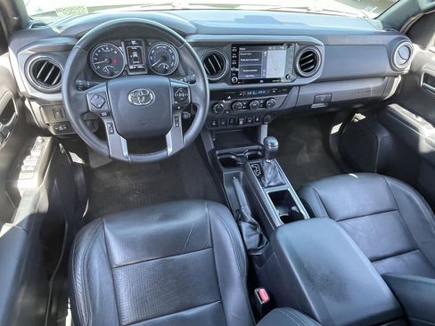 Used 2022 Toyota Tacoma TRD Sport w/ TRD Premium Sport Package AWD/4WD image 15