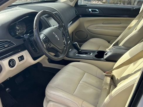 Used 2013 Lincoln MKT EcoBoost image 9