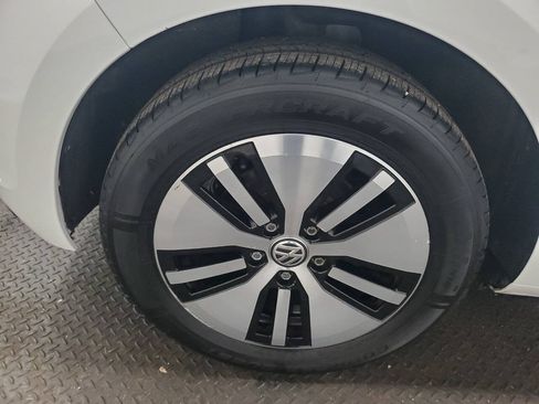 Used 2017 Volkswagen e-Golf SEL Premium FWD image 19