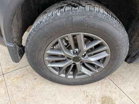 Used 2023 Nissan Rogue S image 8