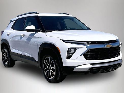 Used 2025 Chevrolet TrailBlazer LT image 1
