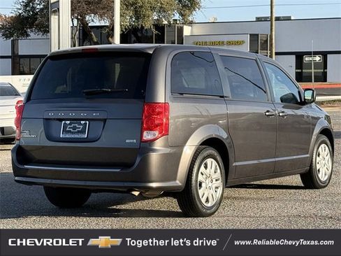 Used 2018 Dodge Grand Caravan SE w/ UConnect Hands-Free Group image 6