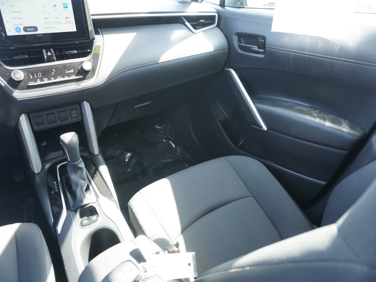 Used 2025 Toyota Corolla Cross LE FWD image 16