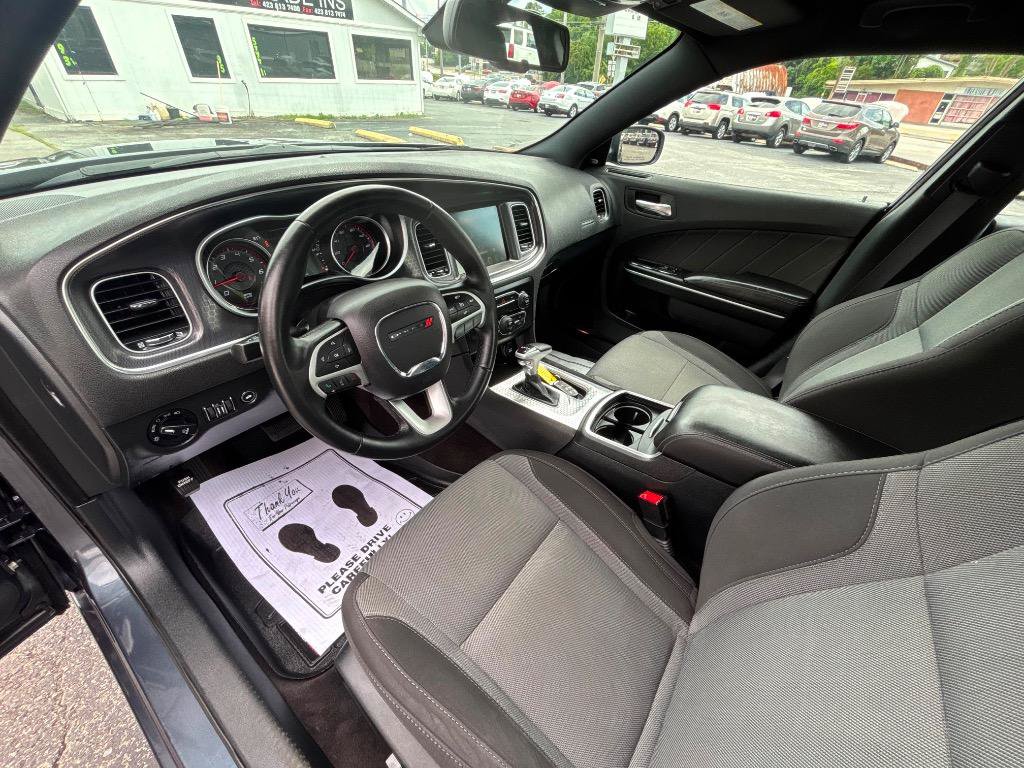 Used 2016 Dodge Charger SXT w/ Navigation & Travel Group RWD image 18