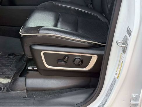 Used 2023 RAM 1500 Laramie AWD/4WD image 16