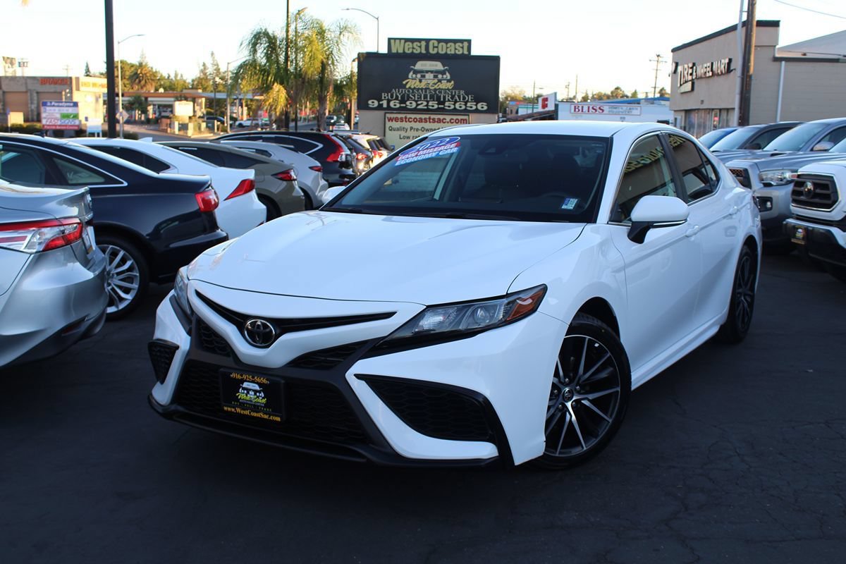 Used 2022 Toyota Camry SE w/ Carpet Mat Package (TMS) FWD image 39